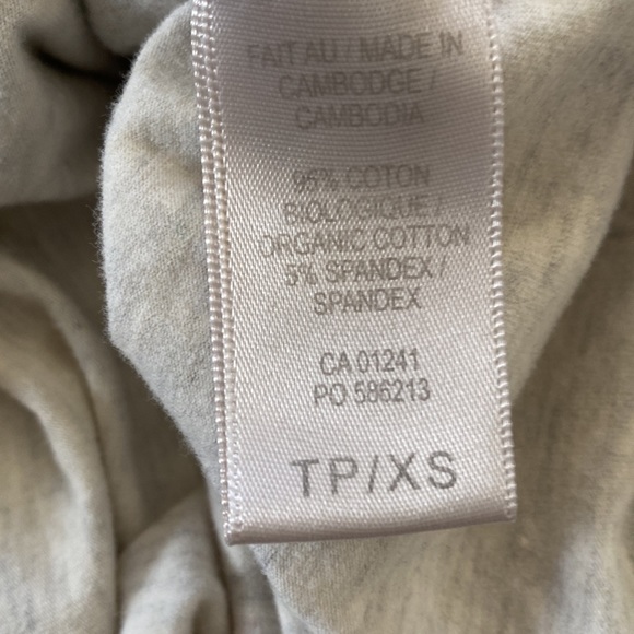 TWIK | Long sleeves V-neck tee. Cute animal patterns. Size XS. - Picture 3 of 8